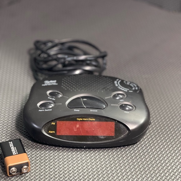 Digitech AM/FM Weather Radio and Digital Alarm Clock (with battery backup). - Picture 1 of 2